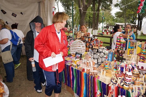 Extranjeros Disfrutan Dulces y Artesanías Durante el 7º Campeonato Mundial Para Personas con Síndrome de Down