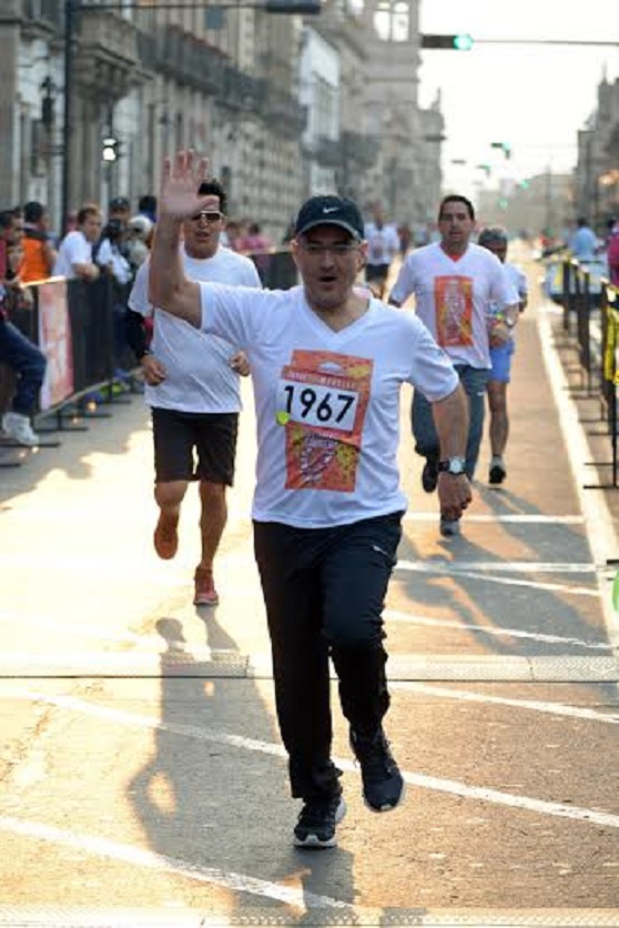 Participa Salvador Abud en Carrera Corre por Morelia