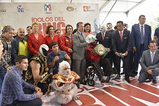 Homenaje a Leyendas, Inauguran Expo ‘Idolos del Ring’
