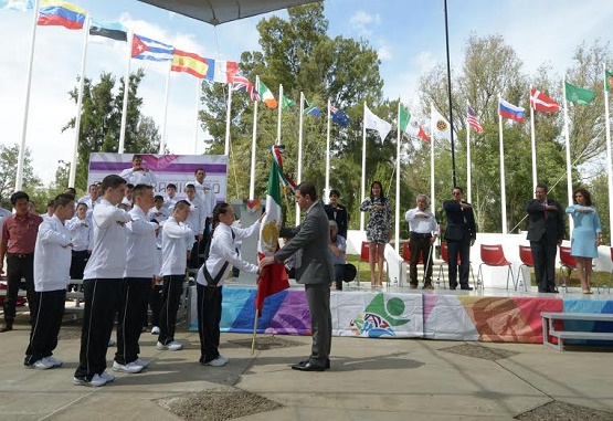 Abanderan a la Delegación Mexicana del 7º Campeonato de Natación Para Personas con Síndrome de Down