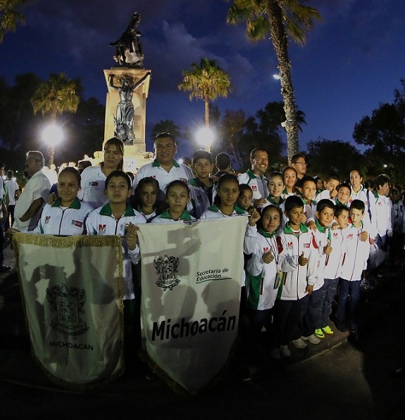 Abanderan a la Delegación Michoacana que Participará en Juegos Deportivos Escolares en Nayarit