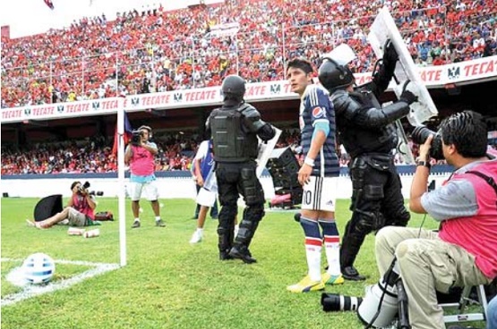 Reyna se Estaba Acomodando la Ropa: Palencia