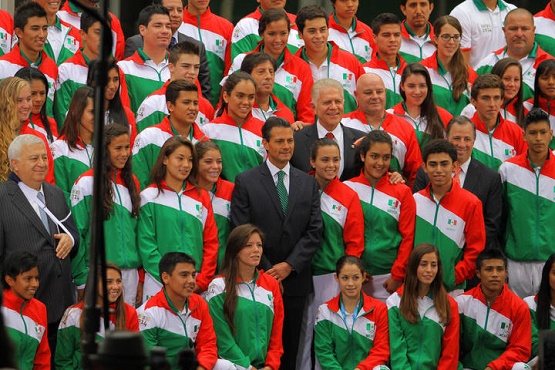 Peña Nieto Abanderó al Tri de Basquetbol y Voleibol