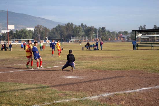 Canarios Valladolid vs. Gallos Balncos