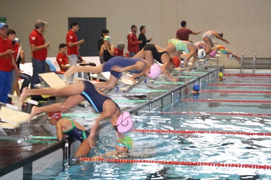 UVAQ se Coronó en el Torneo de Natación Primavera 2015