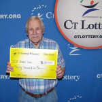 Olvida sus Lentes, Compra el Boleto de Lotería Equivocado y Gana