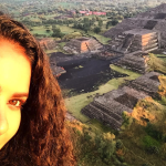 Litzy en las Pirámides