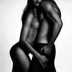 Ella se Desnuda Para Anunciar Pantalones