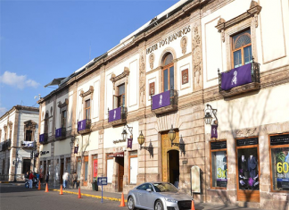 Hotel Juaninos Edificios Semana Santa Banderines