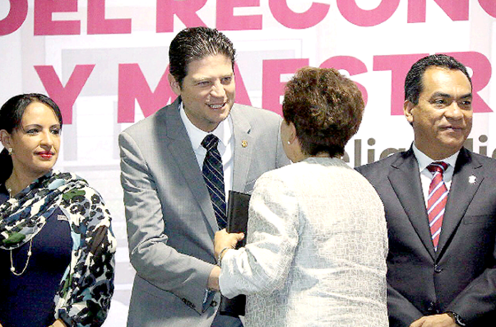 Alfonso-Martínez-Reconocimiento-Maestros